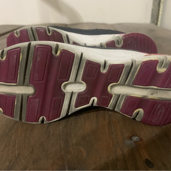 Sketchers size 6 arch support women’s shoes. - Picture 10 of 12